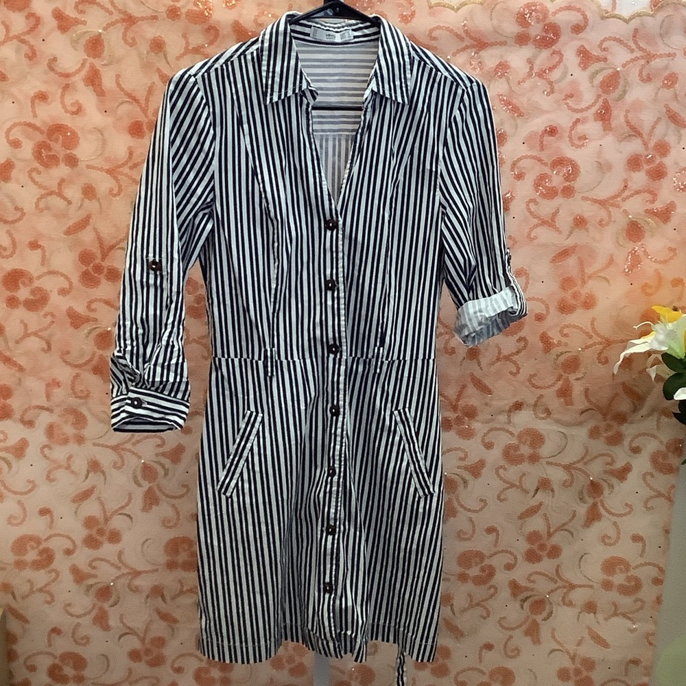 Elegant Black and White Striped Long Sleeve Dress